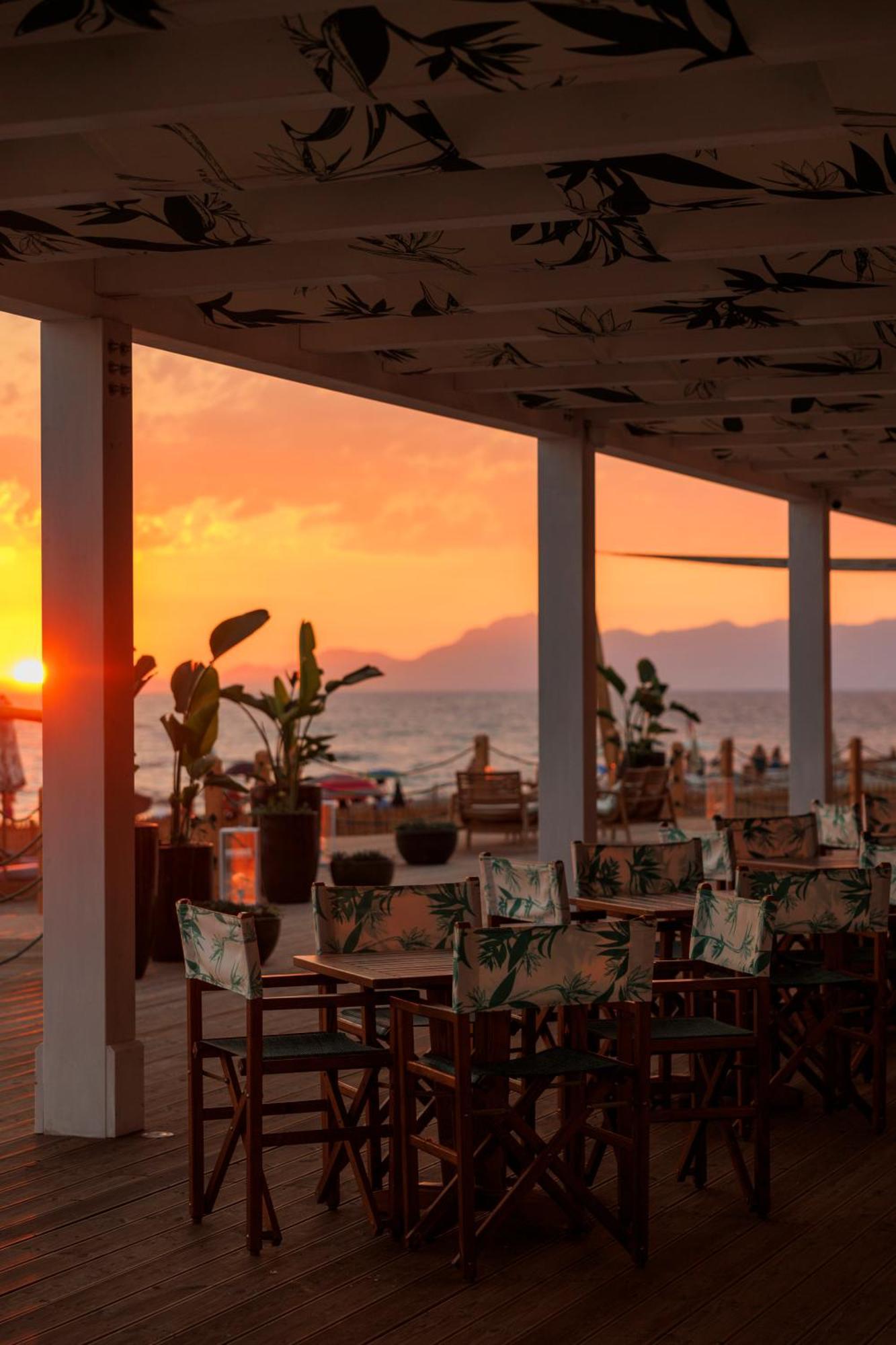 Hotel Cerere Paestum Bagian luar foto